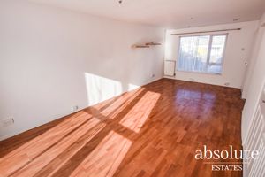 Lounge/Diner- click for photo gallery